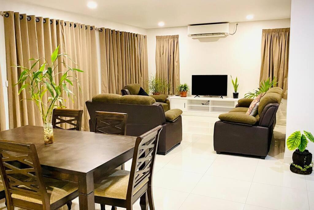 Lovely 4-Bedroom Holiday Home With Free Parking. Lautoka Luaran gambar