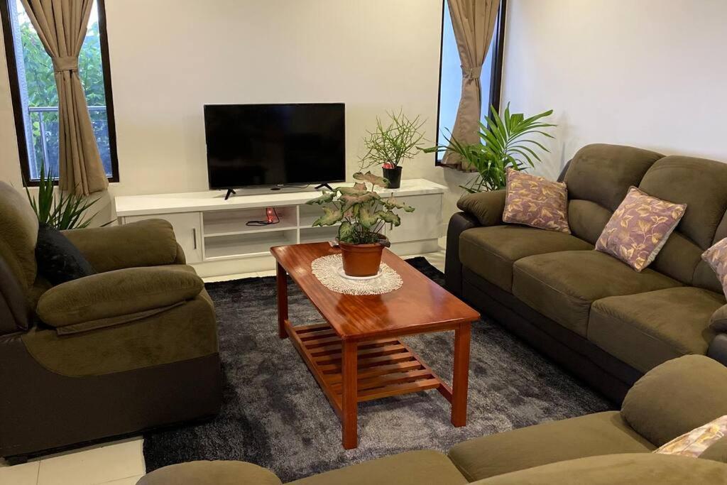 Lovely 4-Bedroom Holiday Home With Free Parking. Lautoka Luaran gambar